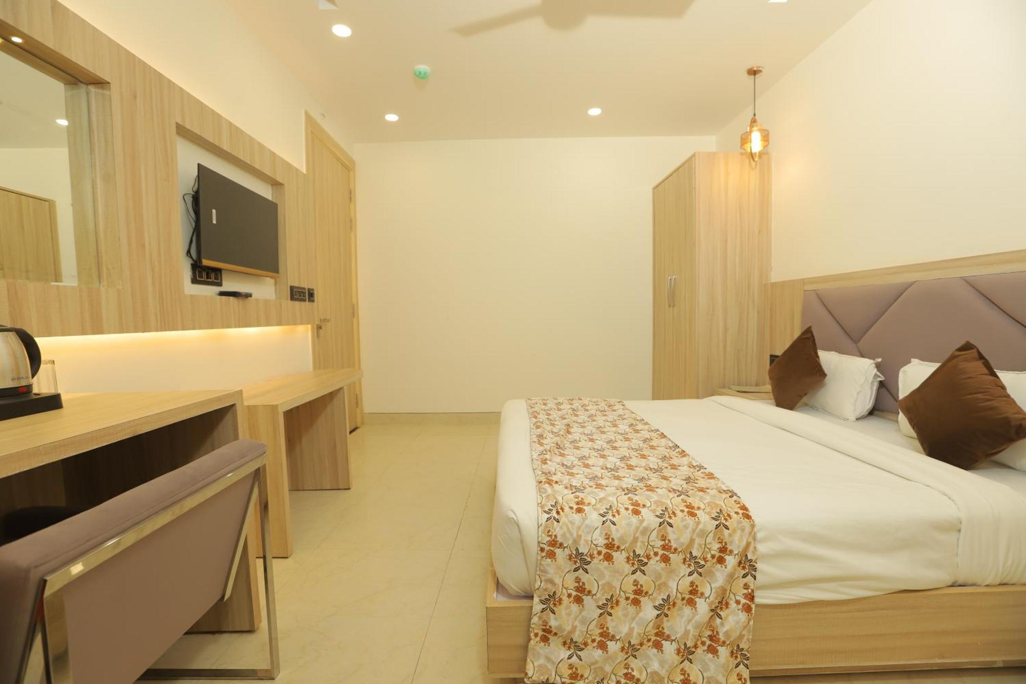 Zed - Delhi International Airport Bed & Breakfast 3*